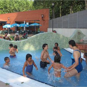 A la piscina!