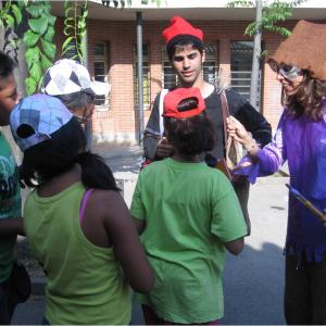 El Guillem i la Laia presentant-se als infants