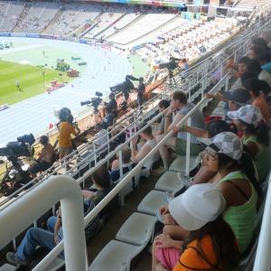 Els infants del Centre gaudint de l’atletisme